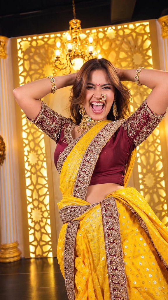 furiouslyAdi's tweet photo. The Marathi aesthetic didn’t just suit her — it got absolutely conquered✨🔥

Serving traditionattitude and a level of elegance that needs no introduction💛

#AkankshaChoudhary https://t.co/OO2Qbn3EJS