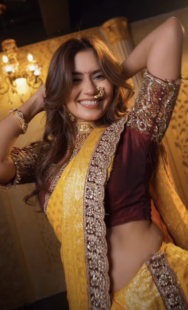 furiouslyAdi's tweet photo. The Marathi aesthetic didn’t just suit her — it got absolutely conquered✨🔥

Serving traditionattitude and a level of elegance that needs no introduction💛

#AkankshaChoudhary https://t.co/OO2Qbn3EJS