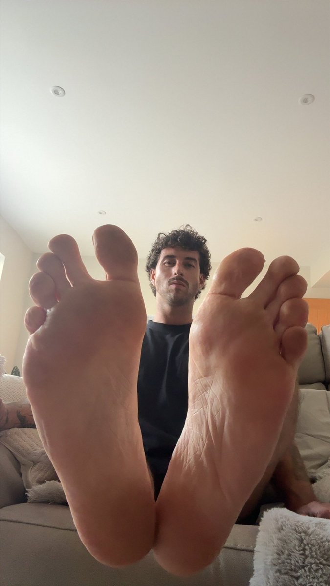 AlphaTroy_'s tweet photo. Home from work and I’ve took the filthy work boots and socks off, get worshipping 🧎 https://t.co/XzpzQtCP43