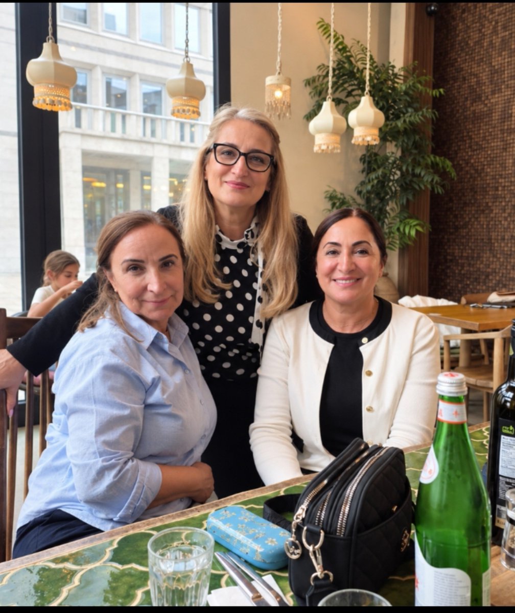 filizisler's tweet photo. İki başarılı iş kadını @NEJLAKARA ve Saliha Kalkan ile Köln buluşması https://t.co/TPUq3M2Slg