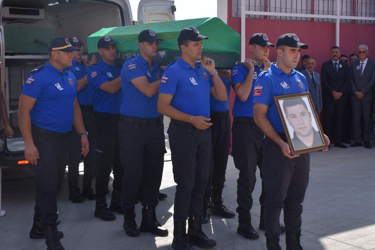 ctekurumsal's tweet photo. Antalya’nın Manavgat ilçesinde meydana gelen elim trafik kazasında hayatını kaybeden İnfaz ve Koruma Memurumuz Ahmet Sevim için Manavgat S Tipi Kapalı ve Açık Ceza İnfaz Kurumunda cenaze töreni düzenlendi.

Cenaze törenine katılan Genel Müdür Yardımcımız Fatih Kemal Süt merhumun ailesi ve çalışma arkadaşlarıyla bir araya gelerek başsağlığı dileklerini sundu.

Genel Müdürümüz Çelebi Yılmaz da merhum personelimizin ailesini telefonla arayarak taziyelerini iletti.

Merhum İnfaz ve Koruma Memuru Ahmet Sevim’e Allah’tan rahmet; kederli ailesine, yakınlarına ve teşkilatımıza sabır ve başsağlığı diliyoruz.