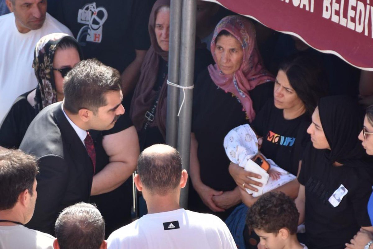 ctekurumsal's tweet photo. Antalya’nın Manavgat ilçesinde meydana gelen elim trafik kazasında hayatını kaybeden İnfaz ve Koruma Memurumuz Ahmet Sevim için Manavgat S Tipi Kapalı ve Açık Ceza İnfaz Kurumunda cenaze töreni düzenlendi.

Cenaze törenine katılan Genel Müdür Yardımcımız Fatih Kemal Süt merhumun ailesi ve çalışma arkadaşlarıyla bir araya gelerek başsağlığı dileklerini sundu.

Genel Müdürümüz Çelebi Yılmaz da merhum personelimizin ailesini telefonla arayarak taziyelerini iletti.

Merhum İnfaz ve Koruma Memuru Ahmet Sevim’e Allah’tan rahmet; kederli ailesine, yakınlarına ve teşkilatımıza sabır ve başsağlığı diliyoruz.