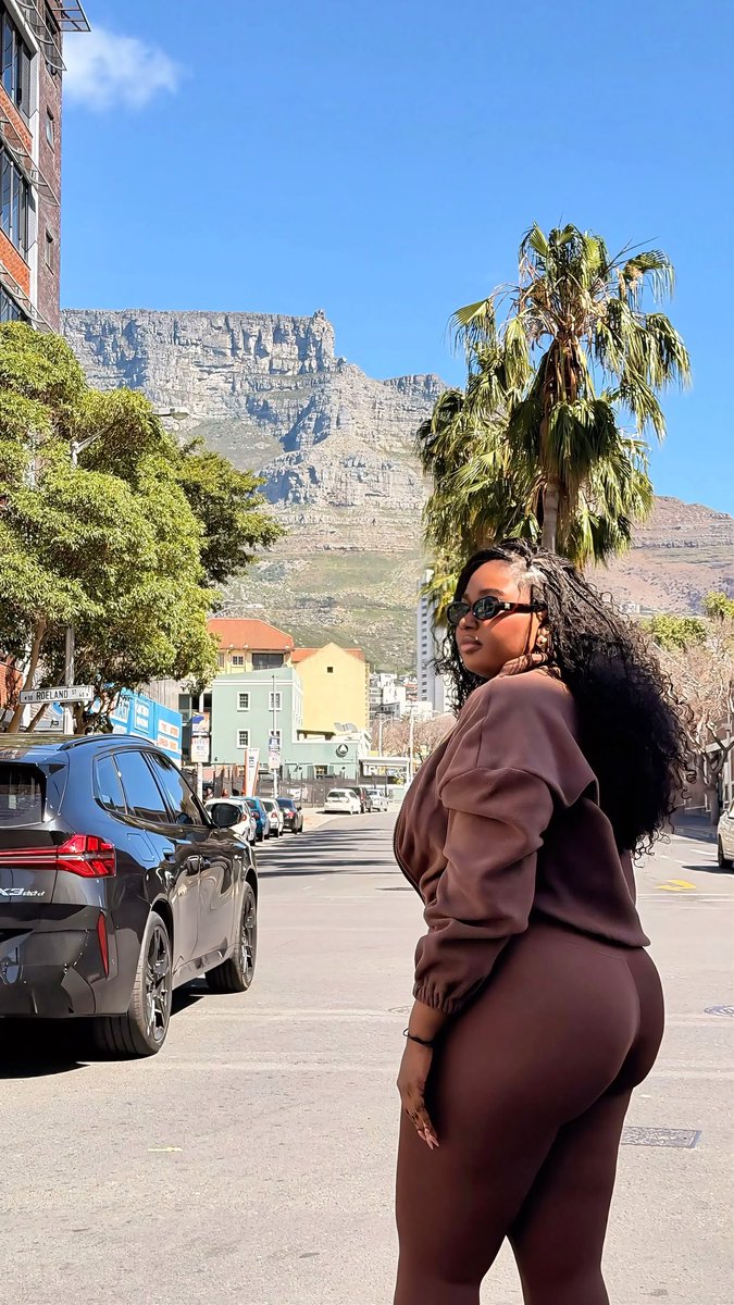 priscary1's tweet photo. Hi Besties, 

Touched down in Cape Town 🇿🇦 and I’m already feeling the energy! 😍 So excited for all the amazing activities lined up for me. This is going to be one for the books! 🥹🔥

Are you ready to experience Cape Town with me? 👀

#PriscaryPrincilla https://t.co/PY7rnx0nCK