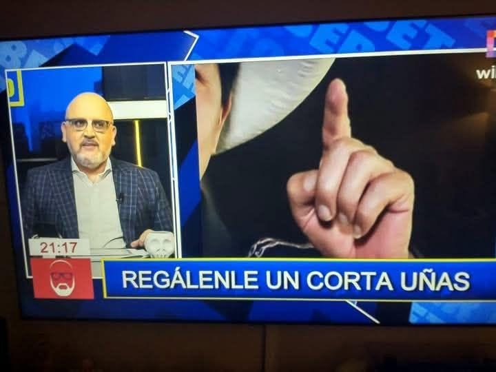 LiamInvestiga's tweet photo. ¿Ustedes creen que Keiko haciendo tiktoks y pidiendo vacaciones para ir a una fiesta de Trump es malo?

Menos mal no vivieron el gobierno de Castillo cuando este no se cortaba las uñas. https://t.co/iySXBPJ2WK