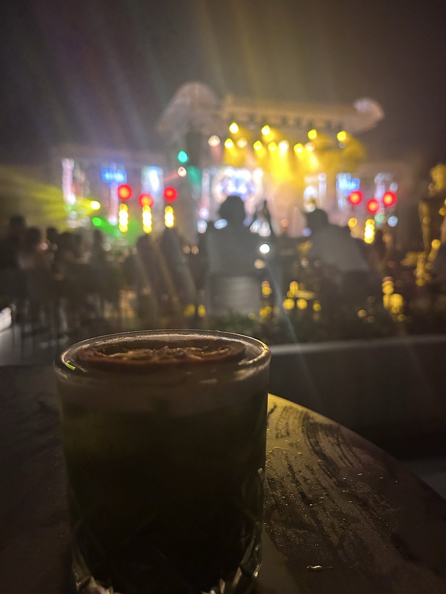 sezzgokce's tweet photo. 🍸 https://t.co/UZb1QmBYZw