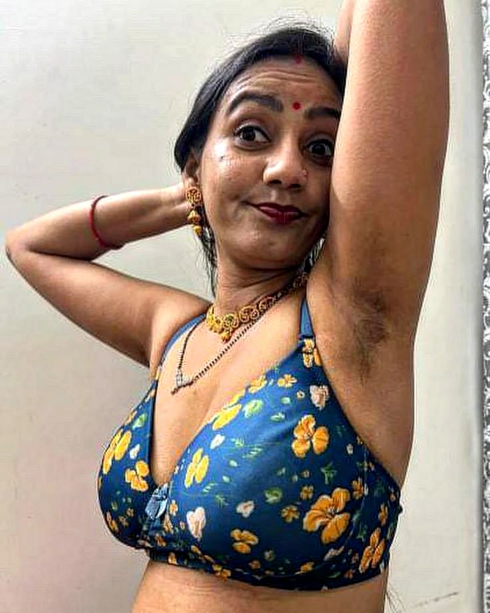 devils_queens's tweet photo. Desi aunty with bra 😍
#desi #annty #mallu #homley #bra #naked #wife #sexy https://t.co/a7CAJVnULj