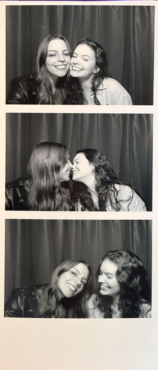 MerlinGabrieli's tweet photo. 6 anos de amizade 2,5 anos de beijo na boca e 1 ano desde que vc me pediu em namoro       Te amo te amo https://t.co/MRmKt0DSFF