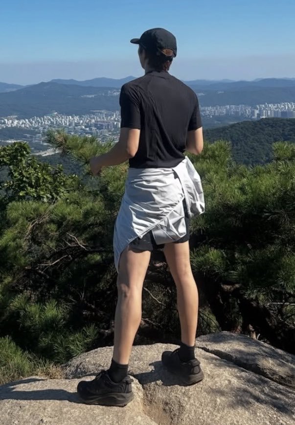 7MYv136's tweet photo. namjoon hiking pictures have a special place in my heart 🤍 https://t.co/FALkXhUUzB