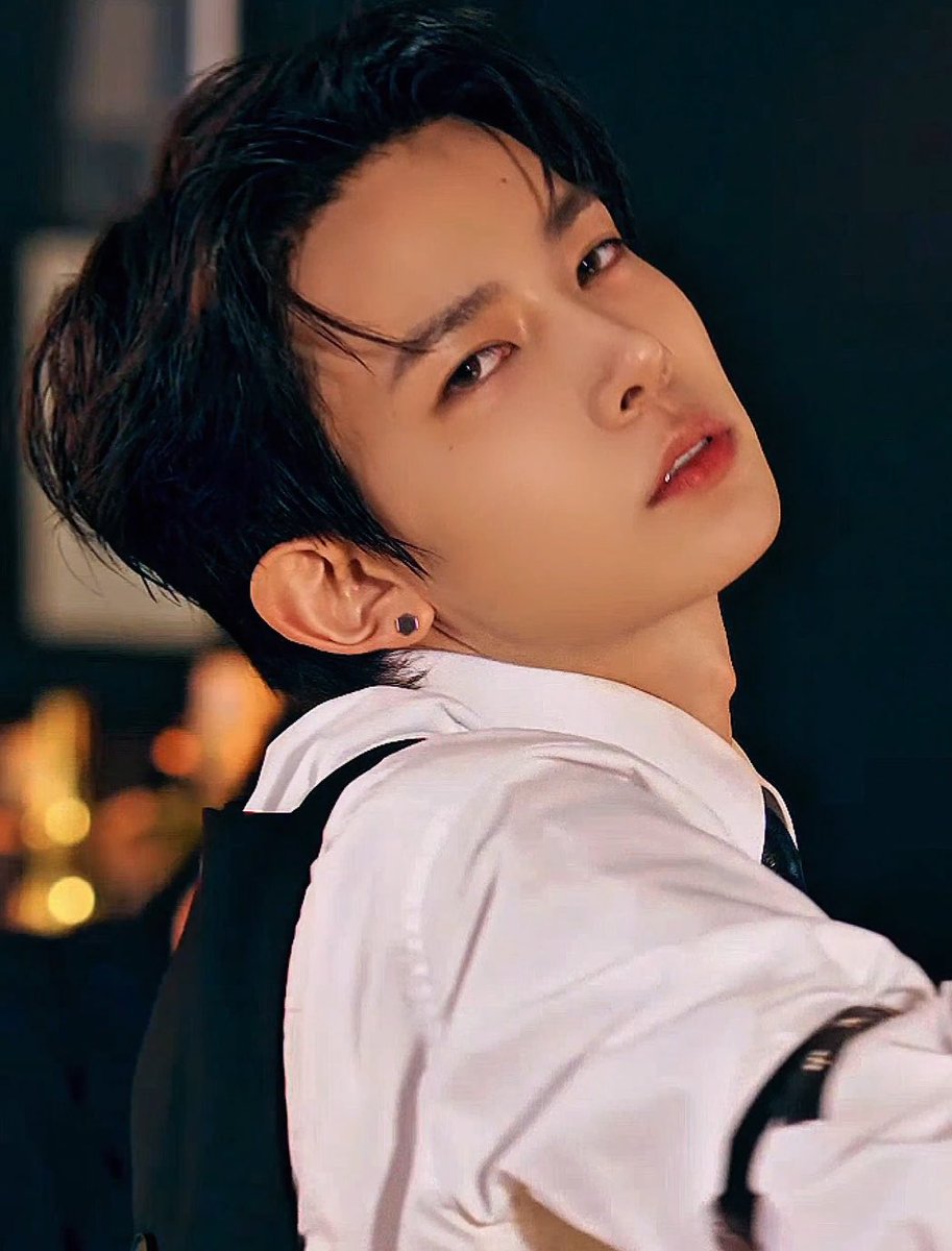 heevxr's tweet photo. heeseung has no business looking this fine https://t.co/dPWWqiHMKR
