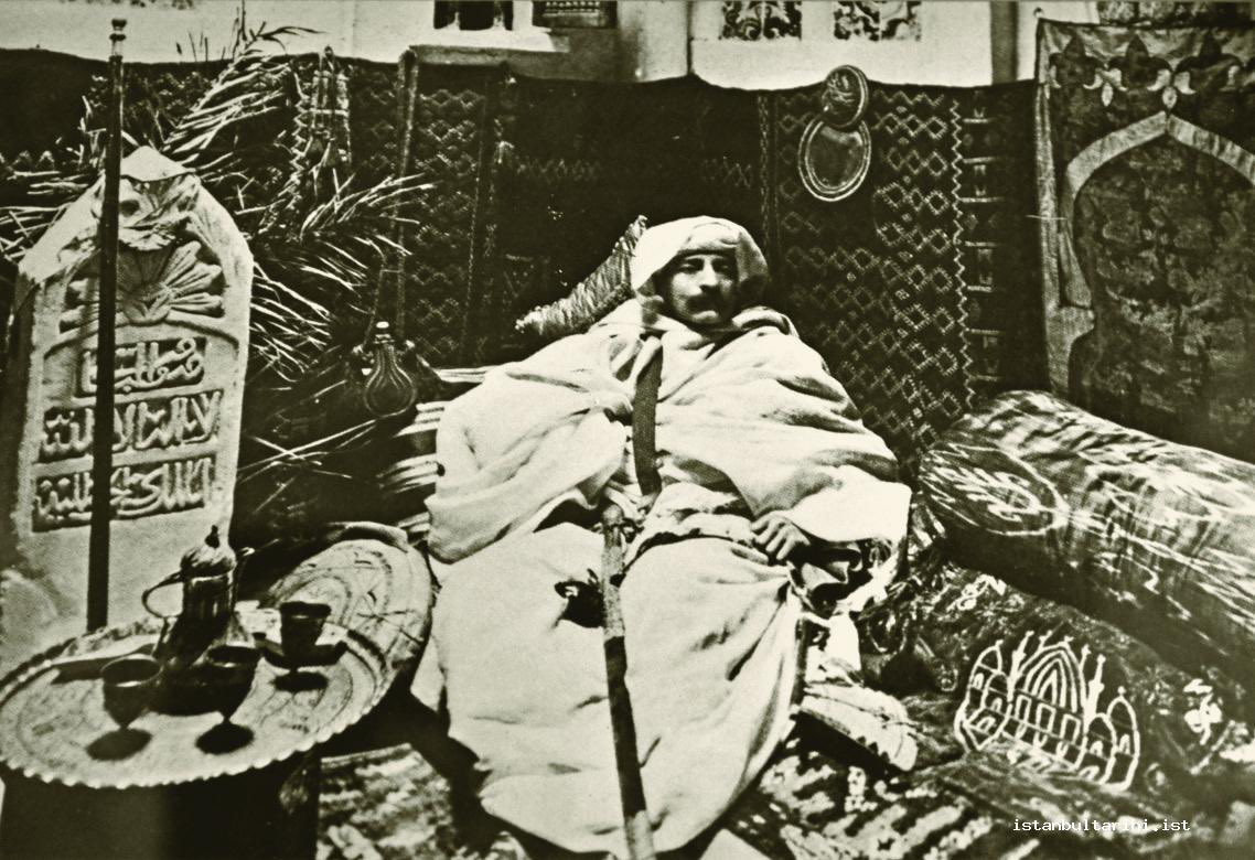 NuhAlbayrak's tweet photo. Bu nasıl bir gaflet...
Piyer Lotti denen sapık, Peygamberimizi 6 ay evinde misafir eden İstanbul'un manevî fatihi Eyyüb El Ensarî Hazretletine "ismiyle" tepeden bakıyor.
Ve bu CHP hıyanetİ hâlâ devam ediyor!
🔻🔻🔻
Videoyu sonuna kadar izleyin, vehameti yakından görün👇
https://t.co/OTAsieaDQx