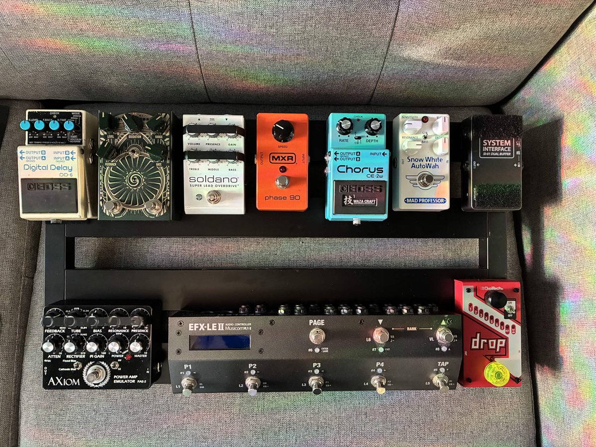 thrillofthetone's tweet photo. Going with this layout. I'd like to swap the DD-6 for an SDE-3 at some point. The SLO and Axiom PAE-2 sound incredible together. https://t.co/CDb61bX6cv