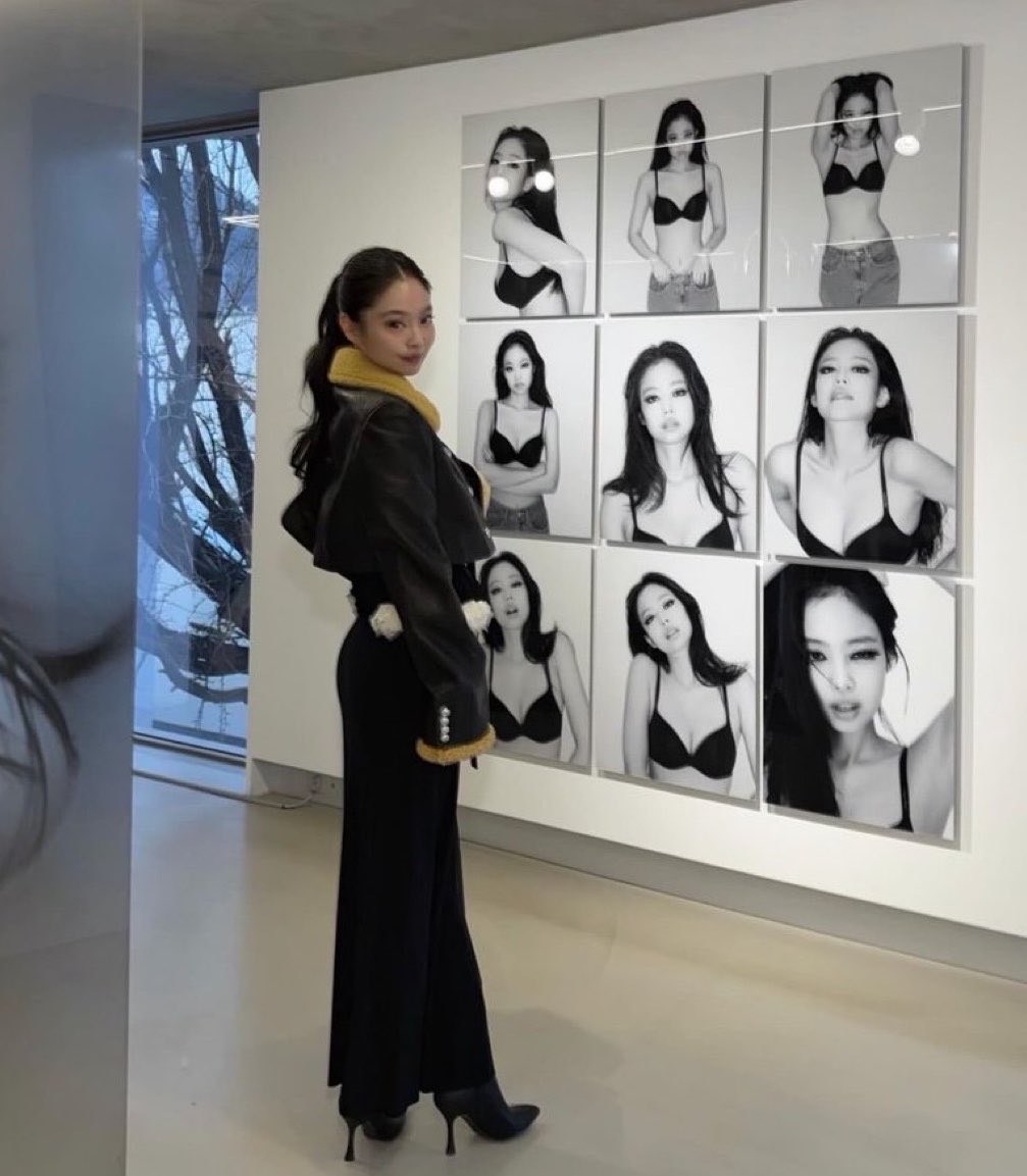 solobyruby's tweet photo. behind every successful woman is herself https://t.co/9ZGY7QXYJP