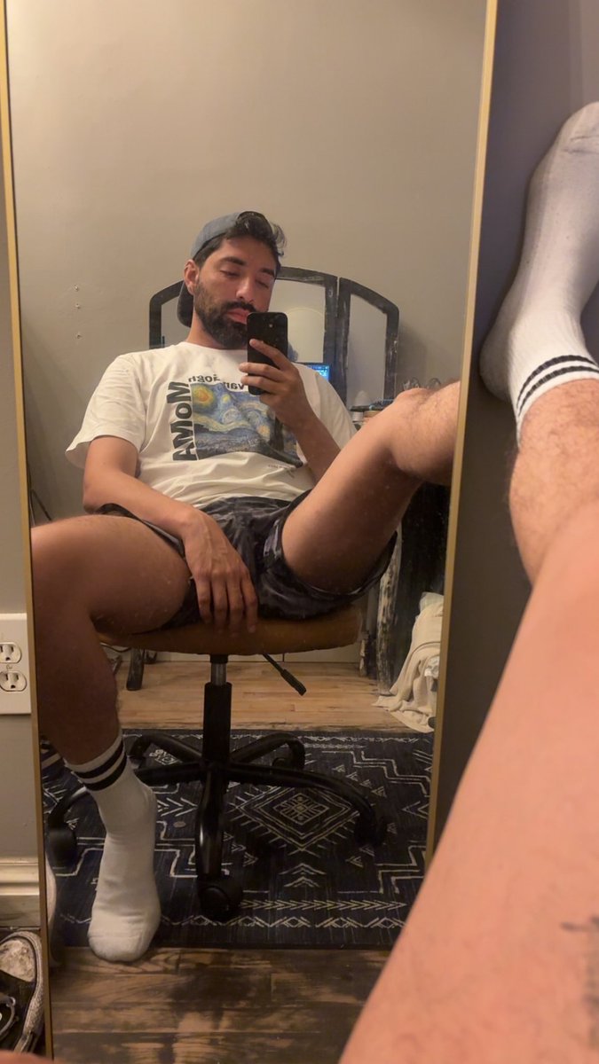 ay_brian06's tweet photo. Come keep me company https://t.co/ekXg8WRs5m