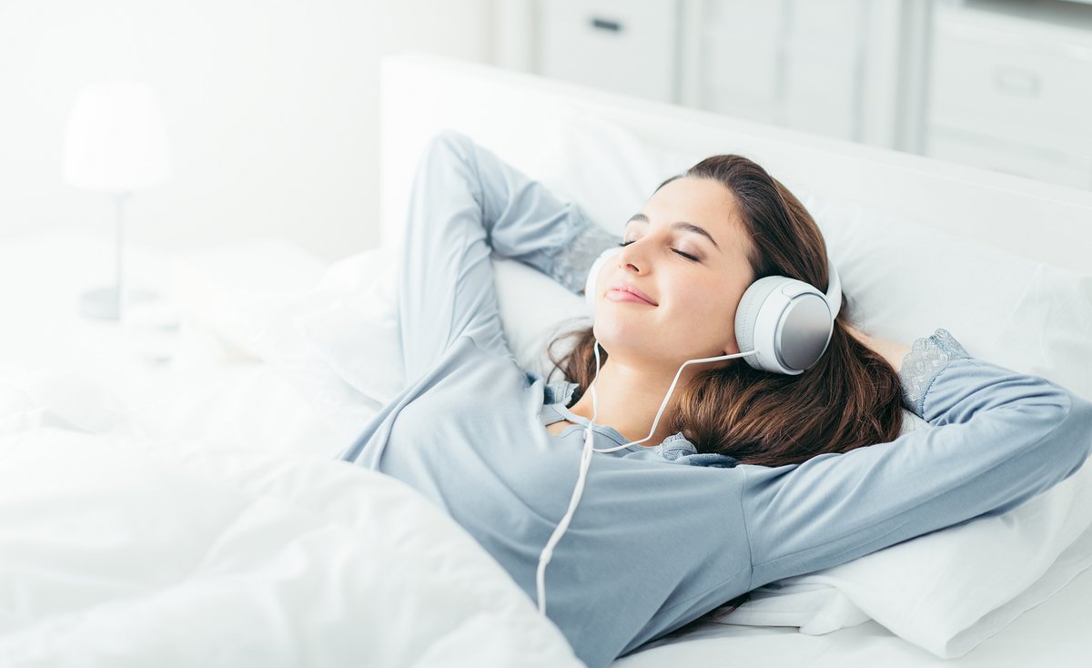 astey134975's tweet photo. Just found a hidden gem indie track that hits different at 2 a.m. — soft vocals + lo-fi beats = pure vibe. https://t.co/N7lHZvrxLV