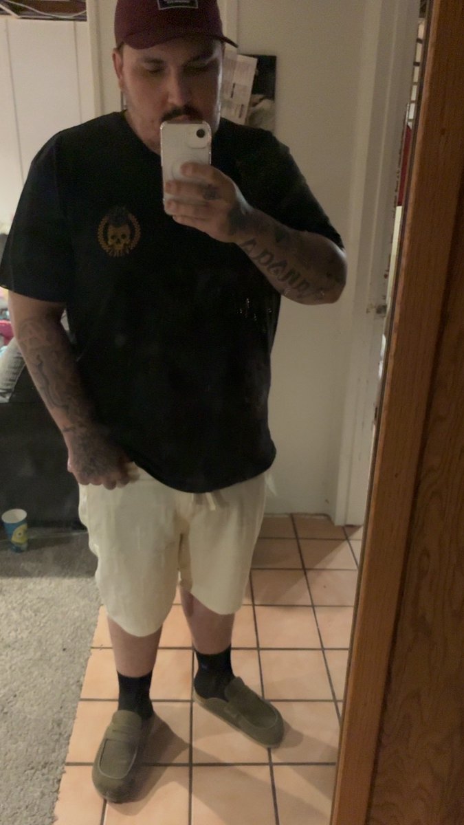 DirtyGothBoi316's tweet photo. Happy hump day!! #KansasBoy https://t.co/RsJp3dyux0