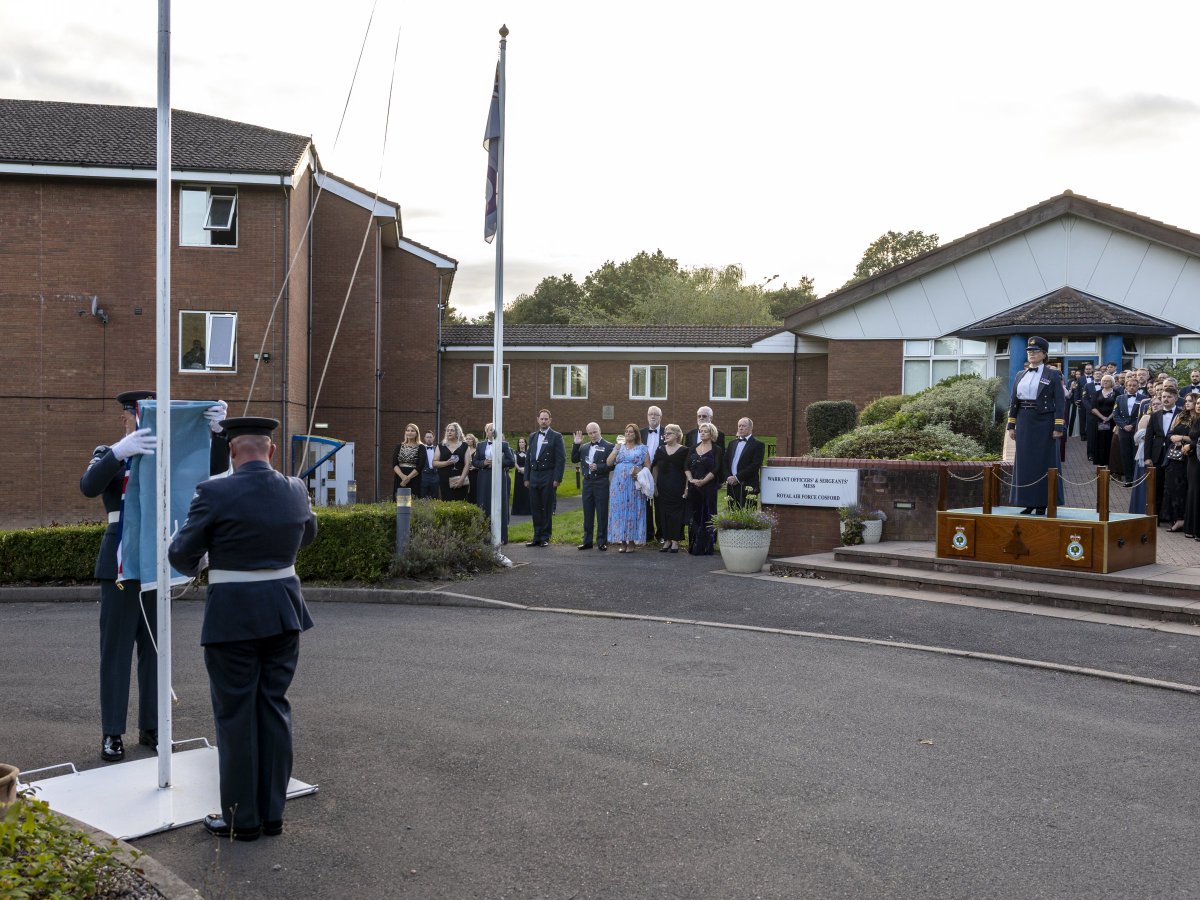 RAF_Cosford's tweet photo. On Friday 11 September, RAF Cosford held a Sunset Ceremony outside the Warrant Officers’ and SNCOs’ Mess to commemorate the 86th anniversary of the Battle of Britain.
#cosford26 #BattleOfBritain #TheFew #neverforget #royalairforceuk https://t.co/8AkaQ8Or1c