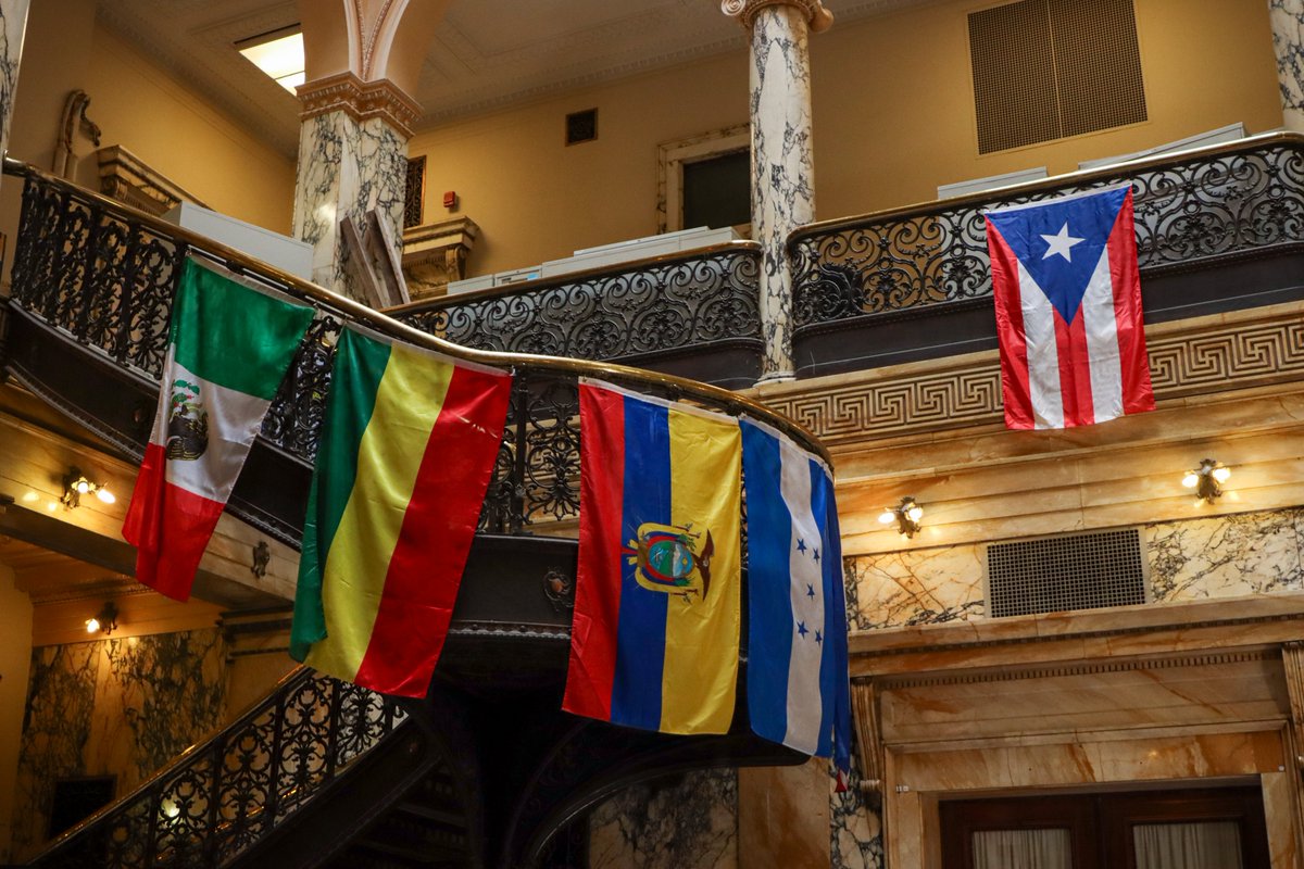 CityRochesterNY's tweet photo. Happy Hispanic Heritage Month, Rochester!
We joined Monroe County yesterday to kick off the celebrations. This year’s theme, “Unidos, somos más” — “Together, we are more” — is a reminder of the strength we find in community https://t.co/NaD0VSz1eb