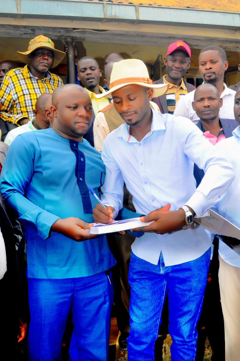 stuartradingltd's tweet photo. Mzee Kariisa Stuart has launched Gen. Muhoozi Kainerugaba’s 2031 endorsement book at Kyegegwa Town Council, becoming the first person in Kyegegwa District to endorse him. He thanked Hon. Musa Swaibu Rutangi for the mobilisation.
#Kyegegwa #Muhoozi2031 https://t.co/3QOr9oTkps