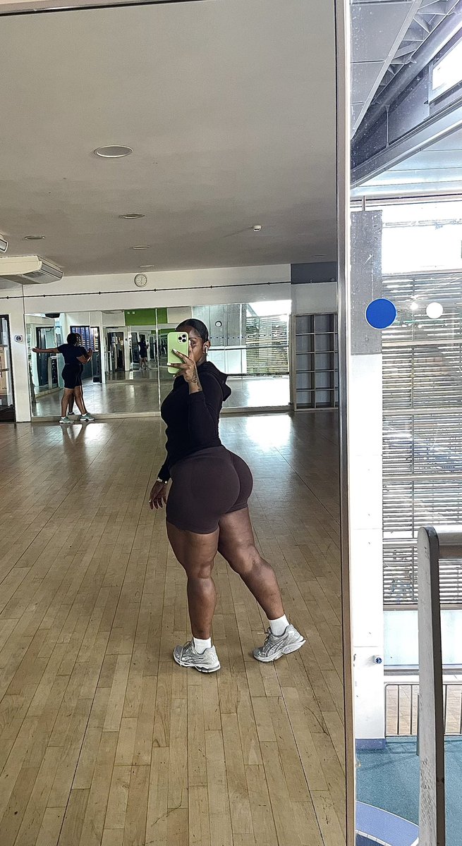 tularosaax's tweet photo. never skip a lower body day! https://t.co/b3xQAkwRgK