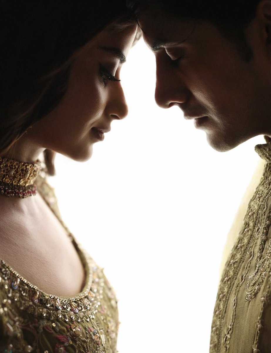 belle_amour63's tweet photo. I’m dead 😭

#zanjeerain #sajalaly #danyalzafar https://t.co/Je1tKNDE4M