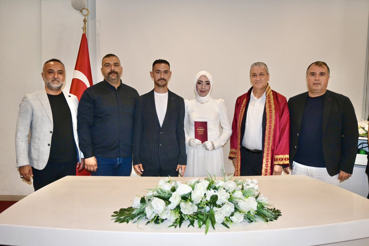 ibrahimgulMHP's tweet photo. Kıymetli kardeşim Zekeriya Aktaş’ın kardeşi Oğuzhan ile Funda Nişancı’nın nikâh merasimini gerçekleştirdik.
Bu güzel ve anlamlı günde genç çiftimizin mutluluğuna ortak olmaktan büyük memnuniyet duydum. Oğuzhan ve Funda’ya bir ömür boyu sağlık, huzur ve mutluluk diliyorum. https://t.co/qcn6FuRHMk