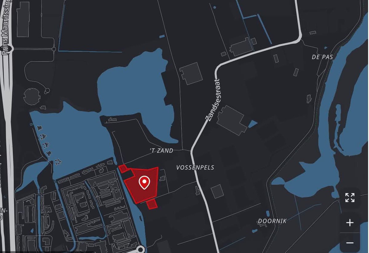 Miss_Royal73's tweet photo. Zojuist is bekend geworden dat de gemeente #Nijmegen zal beginnen met de bouw van een #AZC aan het Smitjesland te Nijmegen. 

In dit AZC zullen volgens de plannen 430 asielzoekers, waaronder alleenstaanden, op loopafstand van de Zandsestraat worden gevestigd. De gemeente Nijmegen wil 28 september al beginnen met de bouw, waarna de eerste asielzoekers op 23 november in het nieuwe AZC zullen worden geplaatst. 

Bron: Sten Jansen