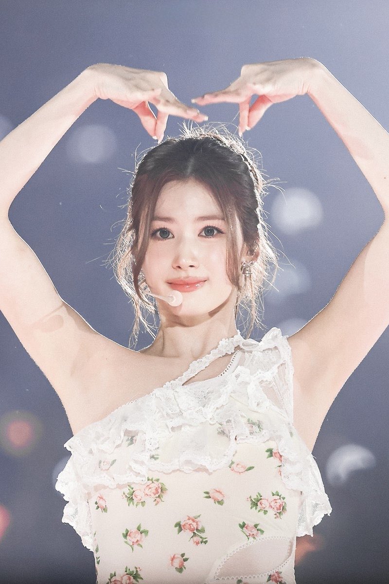 2momo14sa's tweet photo. sana💕
#sana #twice https://t.co/INENWil3ar