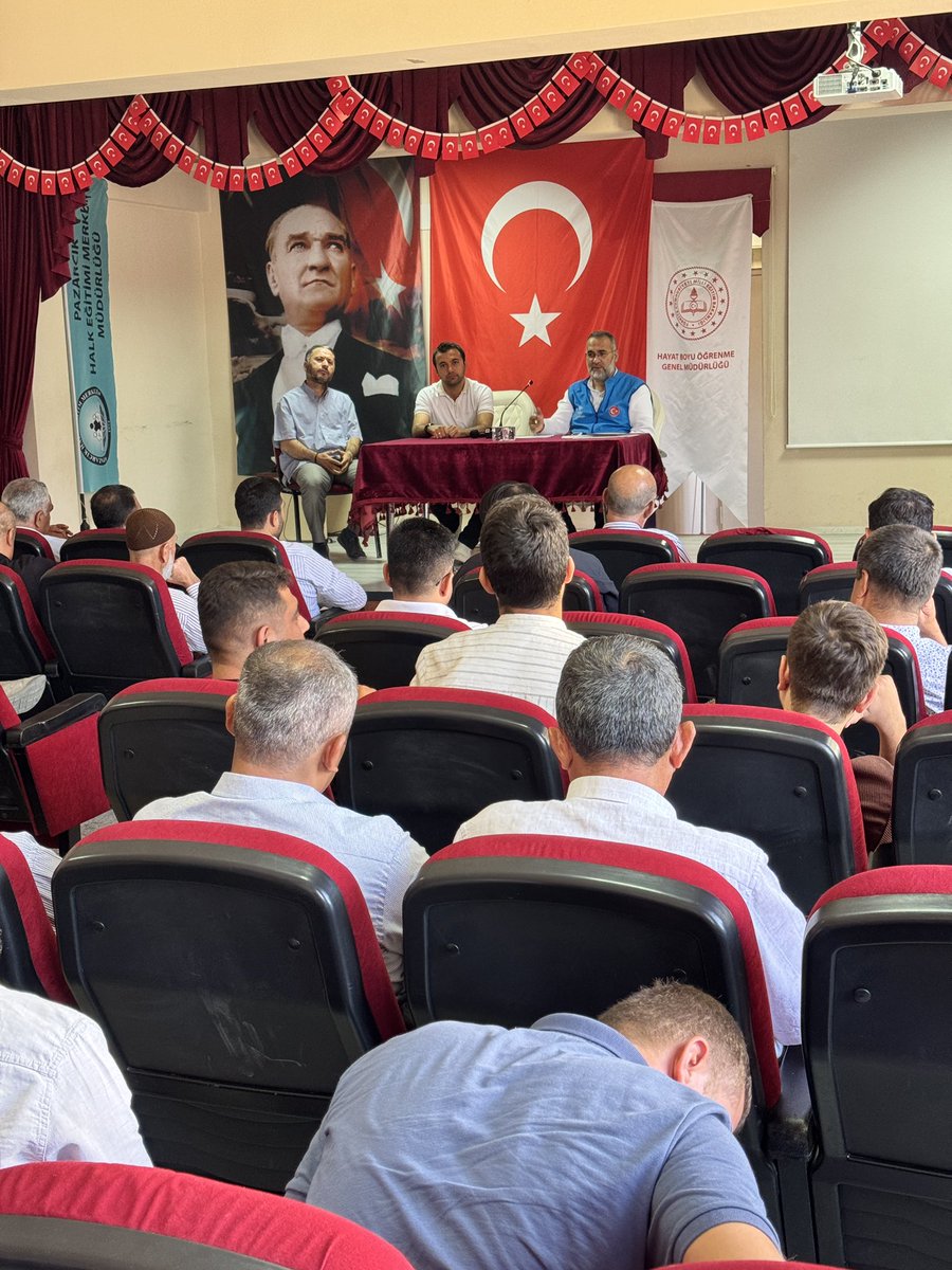 pazarcikmuft's tweet photo. EYLÜL AYI PERSONEL TOPLANTISI GERÇEKLEŞTİRİLDİ

Müftülüğümüzce düzenlenen Eylül ayı personel toplantısı, İlçe Müftümüz Ali Osman UŞAK başkanlığında gerçekleştirildi. 

Toplantıda hizmetlerde etkinlik, birlik ve koordinasyon ile idari duyurular ele alındı.

#Diyanet @aliosmanusak https://t.co/dNwJpghgpR