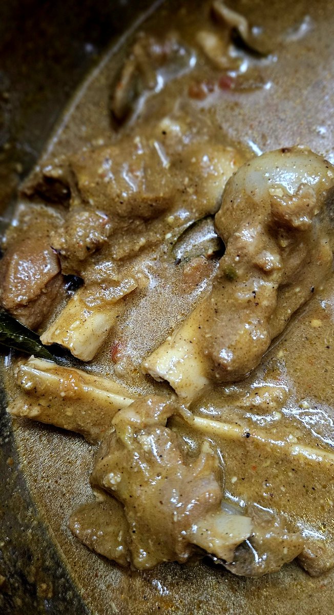 PrakashRaghav's tweet photo. @pritika_9 Every Indian home has these for lunch at least once a week !
#MuttonCurry #ChilliChicken #MuttonChukka #Eggfry #SouthIndian #Food #foodie #Mutton #Chicken #Indian #Reels https://t.co/s7s6m8dQZk