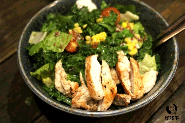 flopd565371's tweet photo. This post-workout high-protein salad is quick, fresh u0026 perfect for weight loss! Grilled chicken, mixed greens, cherry tomatoes, and a light vinaigrette—only 350 kcal. https://t.co/HKbEAzX2NS