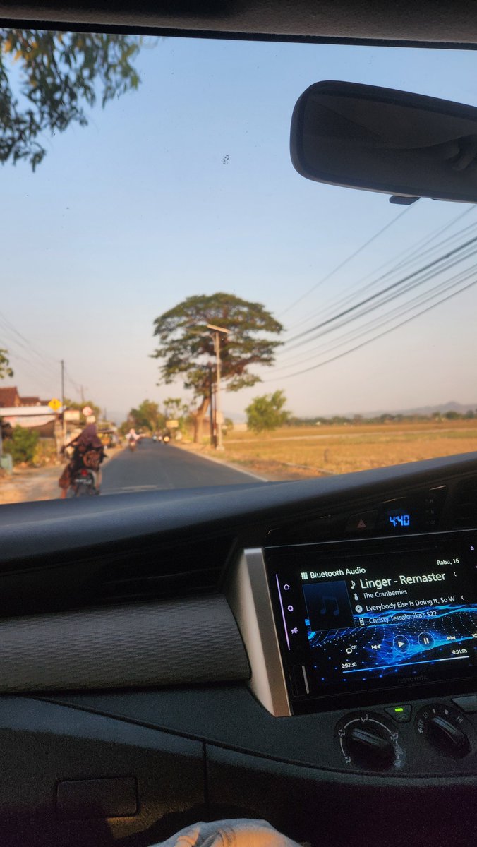 ujangkeduz's tweet photo. ngitungin kopdes di jalan https://t.co/HR77Sd6VCH