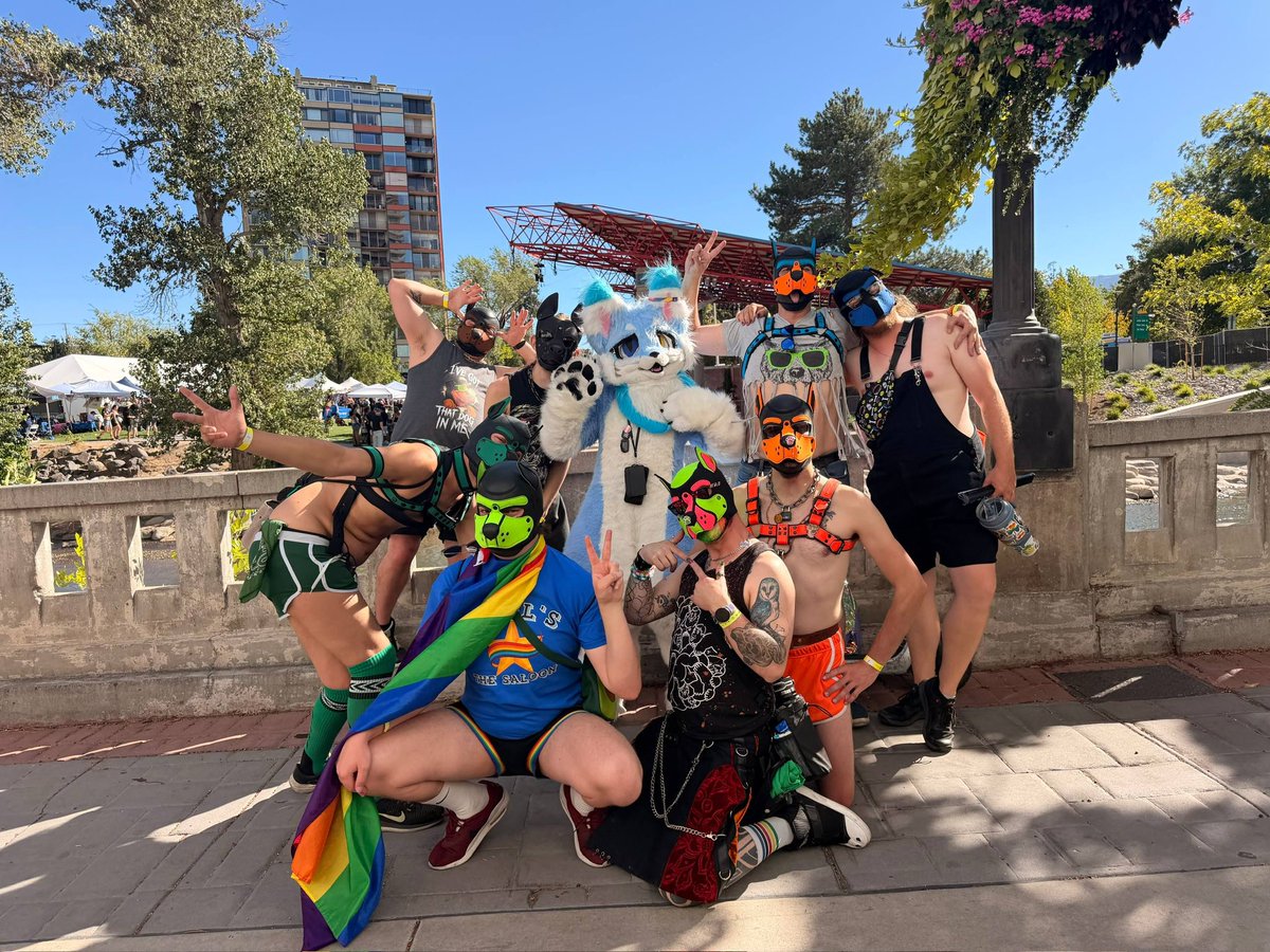 BLPupsReno's tweet photo. Awooo the pups had a blast last weekend at #northernnevadapride glad the weather this year was decent, usually sweating our tails off 😮‍💨🐾🖤💙🤍❤️🏳️‍🌈🏳️‍⚧️

#pride #pups #biggestlittlepups #pride2026 https://t.co/dFiozJrTyT