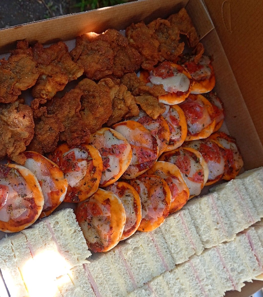 Johanna10722045's tweet photo. 100 bocaditos. Todo casero hecho con muchísimo cariño y cuidado! Gracias a todos por sus RT espero llenar mi agenda😭
No tengo nada agendado desde ésta tarde en adelante porfa me ayudan compartiendo 
100 por 150mil
Delivery disponible 
0982808980 para pedidos y señas https://t.co/KBZ7hukMnj