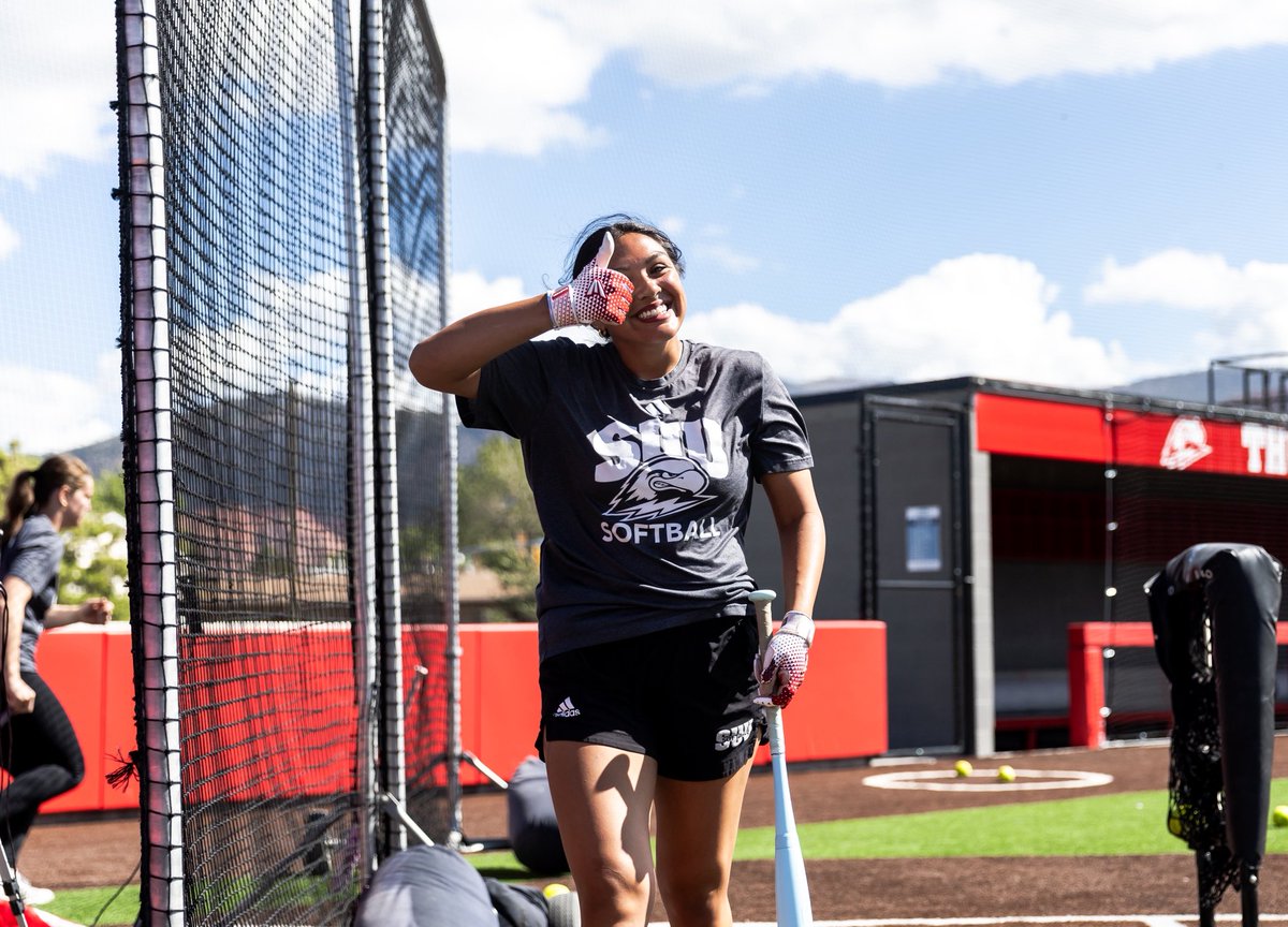 SUUSoftball's tweet photo. Putting in the work with our friends at Easton 💥

#TBirdNation ⚡️ #RaiseTheHammer https://t.co/Qtx4JDroHX