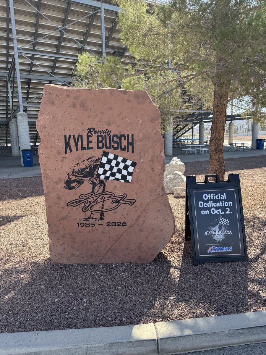 AlexWright1028's tweet photo. New addition to The Bullring at Las Vegas Motor Speedway. #NASCAR #LVMS https://t.co/TinCp0ZSxN