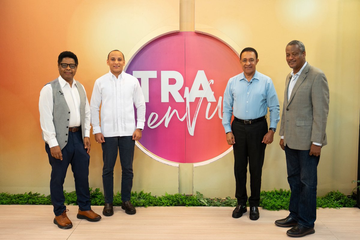 JoaquinFerndez's tweet photo. Agradecido con todo el equipo de @TraenVivo por la invitación, y con Francis Javier, Fernando Núñez y Marino Lora por la amena conversación sobre nuestras funciones de gobierno y los retos que asumimos desde la Secretaría General de la JRM.

¡Gracias por recibirnos! 🇩🇴 https://t.co/0NdC2Mvria