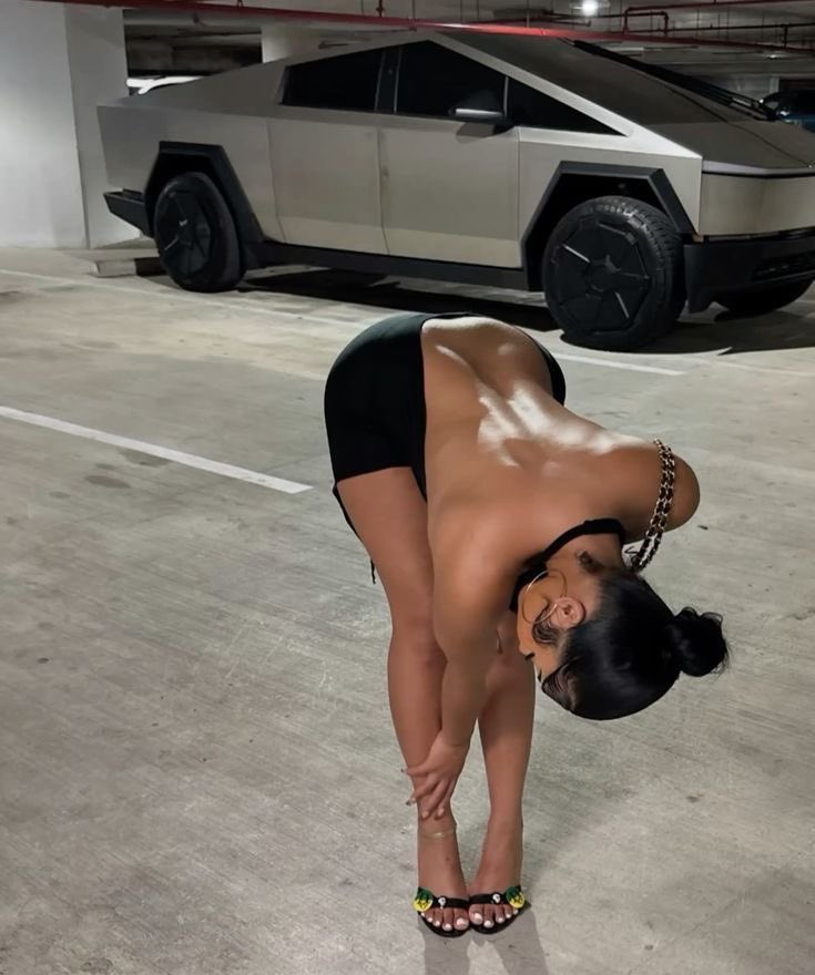 BoujeeNCvnt's tweet photo. Rubi Rose was INSANE for this 😩 https://t.co/toCVSZxOni