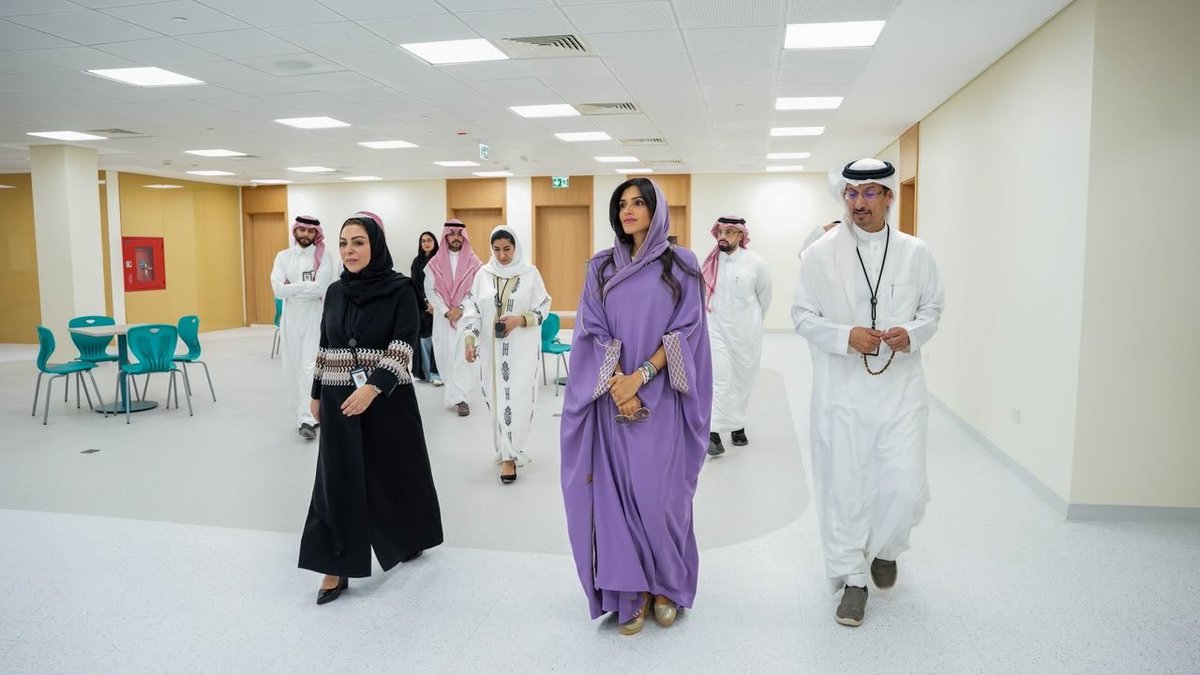 RymAl32161's tweet photo. بداية الدراسة في جامعة المملكة @KingdomUniSa سعدت بزيارة الجامعة ومتابعة أيامها الأولى، والاطلاع عن قرب على تجربة الطلبة والكوادر الأكاديمية والإدارية.

اول تعليق https://t.co/HHu6u3RVm7