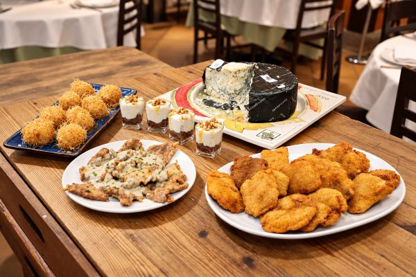 afuegolentocom's tweet photo. El Cabrales que batió todos los récords llega a Madrid https://t.co/brQCN4Rwcj #afuegolento #gastronomia #cocina https://t.co/lIWucWrpeC