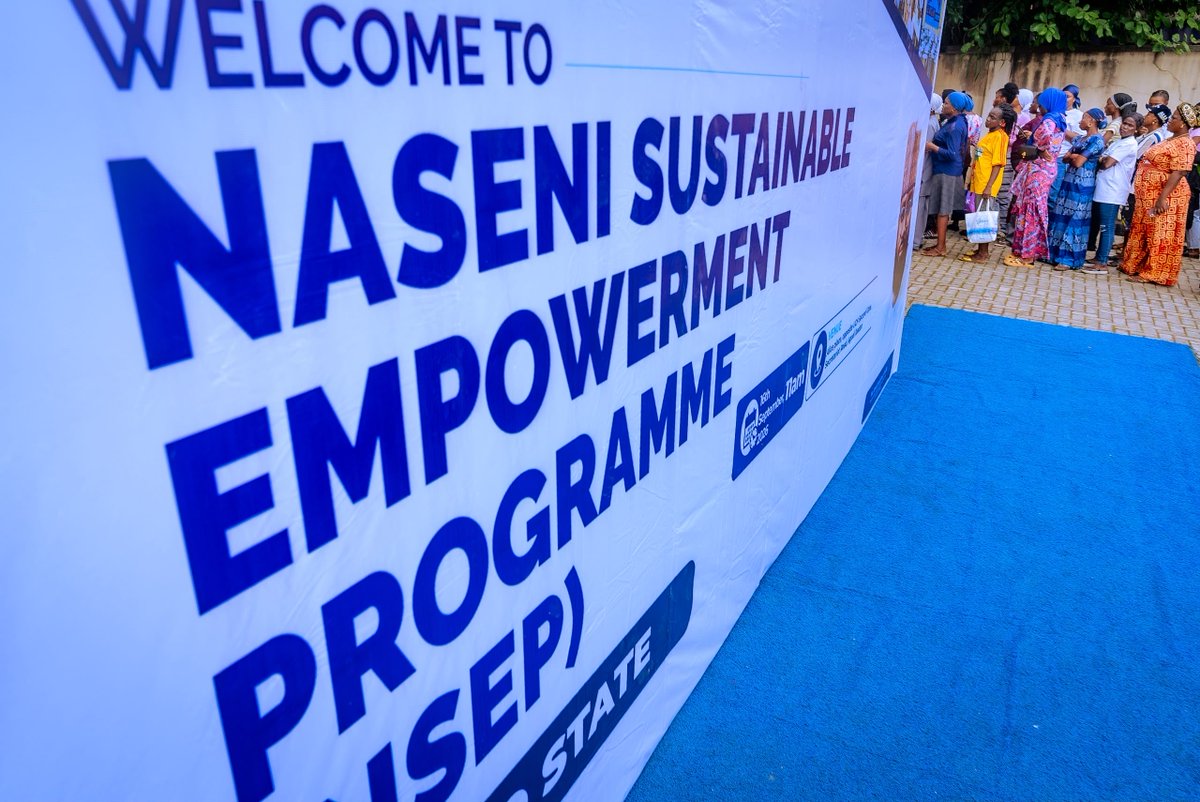 Ola_0498's tweet photo. Another good intervention in Oyo State as Senator Sharafadeen Alli facilitates the NASENI Sustainable Empowerment Programme for 270 beneficiaries. 230 women got clean cookstoves, while 40 men received solar home systems. This is the kind of support that can make a real difference https://t.co/BweE8Ni9wy