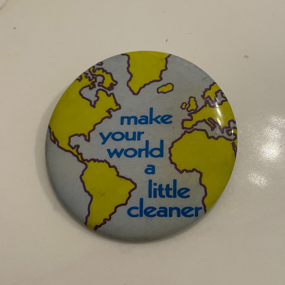 davidgottfried's tweet photo. Going through old boxes. Five on the floor, sixty-six years.

Loose in one of them was a button. I don't know when I got it. No date on it.

“Make your world a little cleaner.” https://t.co/CqXFf7CXfO