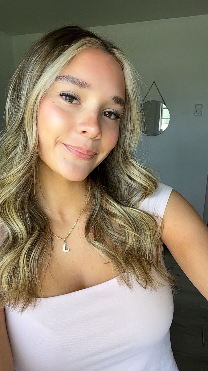 bobbopcentral's tweet photo. wasnt gonna post her today BUT...

like... how could i not goon to her gawd
#bops #bop #irl #teen #exposed https://t.co/4uPylvZiGo