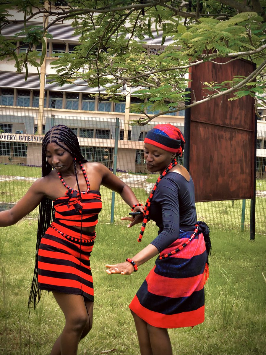 QueenAgbenu's tweet photo. Proud IDOMA lady ❤️ 🖤 https://t.co/Smg1kZhOHE