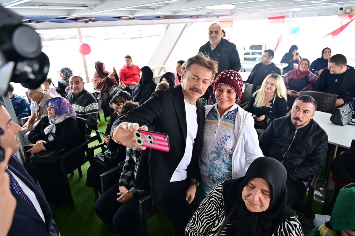 DrHakanBahadir's tweet photo. Engelsiz Gelişim ve Yaşam Merkezimizdeki özel gereksinimli komşularımızla birlikte keyifli bir Boğaz Turu gerçekleştirdik.

Birlikte sohbet ettik, eğlendik, müzik eşliğinde oynadık; İstanbul’un eşsiz manzarasının tadını çıkardık.

Bu güzel buluşma; engel tanımayan yüreklerin, azmin, mücadelenin ve dayanışmanın en güzel simgesi oldu.

Komşularımızın yüzündeki mutluluk bizim için her şeye değer.

Hep Birlikte Bahçelievleriz ❤️