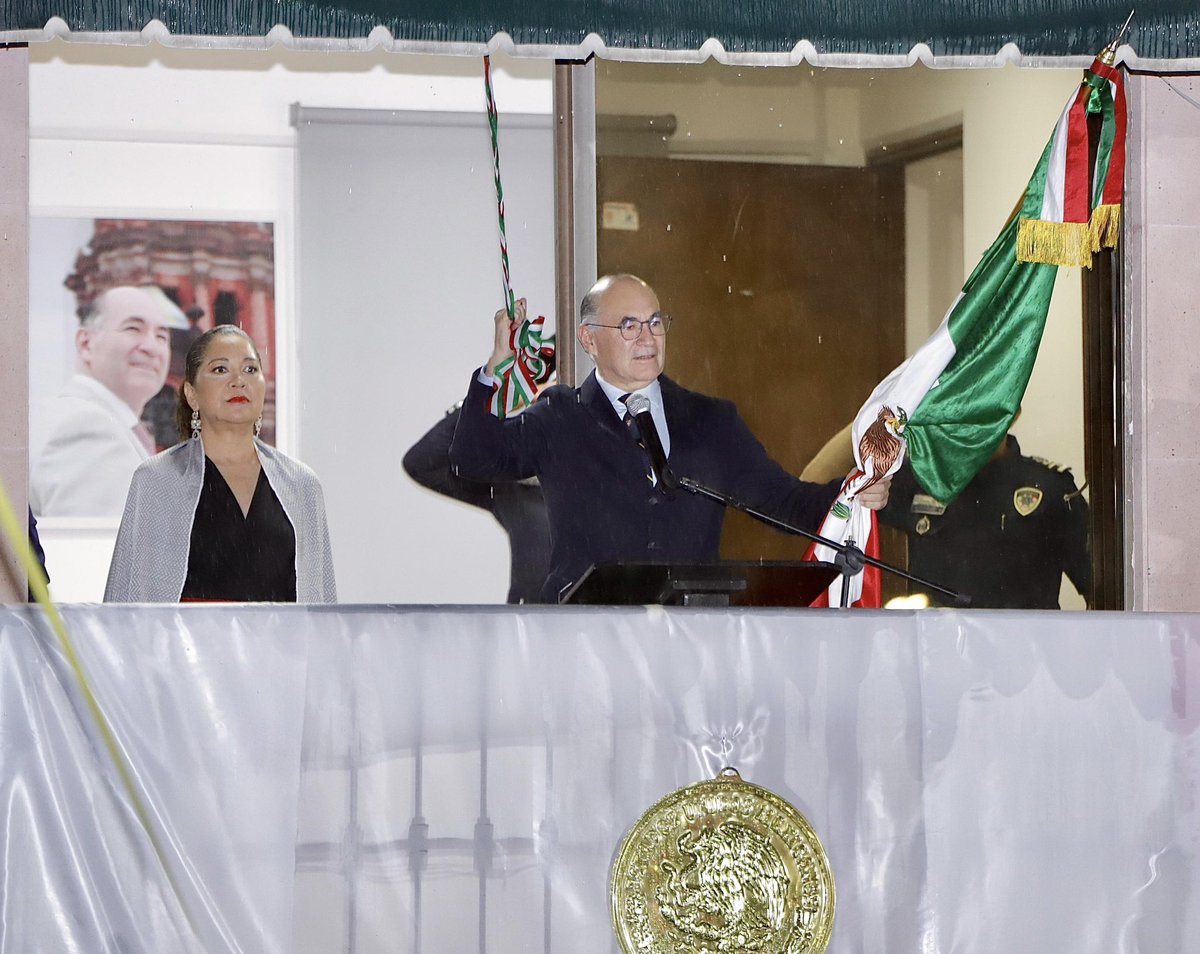 EF_Galindo's tweet photo. 🇲🇽 Con el orgullo y la emoción que representa el ser mexicano, encabecé el Grito de Independencia en la delegación de La Pila, en una fecha que nos recuerda la importancia de defender las libertades que hemos logrado.

Preservar la libertad de expresión, de pensamiento y de participación política, es fundamental para impulsar los cambios que requiere nuestro y, particularmente, San Luis Potosí.