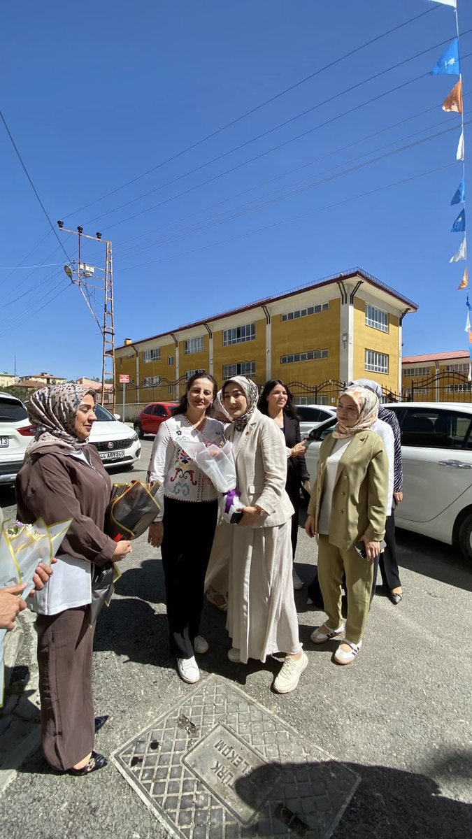 akkadinvann's tweet photo. 📍ERCİŞ 

Genel Merkez Kadın Kolları MKYK Üyemiz ve Doğu Anadolu Bölge Sorumlumuz Sayın Mercan Koç’u, Genel Merkez Kadın Kolları MKYK Üyemiz ve İl Koordinatörümüz Sayın Mine Meydancı’yı, Genel Merkez Kadın Kolları MKYK Üyemiz Sayın Bahar Bal’ı; İl Kadın Kolları Başkanımız Sayın Zerrin Alpaslan’ı, İlçe Kadın Kolları Başkanımız Sayın Öznur Yazar ve teşkilatımızla birlikte karşıladık.

@tugbaisikercan @tulaykaynarca @mercankoc @minemeydanc @avbaharbal @ArvasAbdulahat @zerrin_alpaslan @AKKADINGM @AK_PartiVan @oznuryazarr