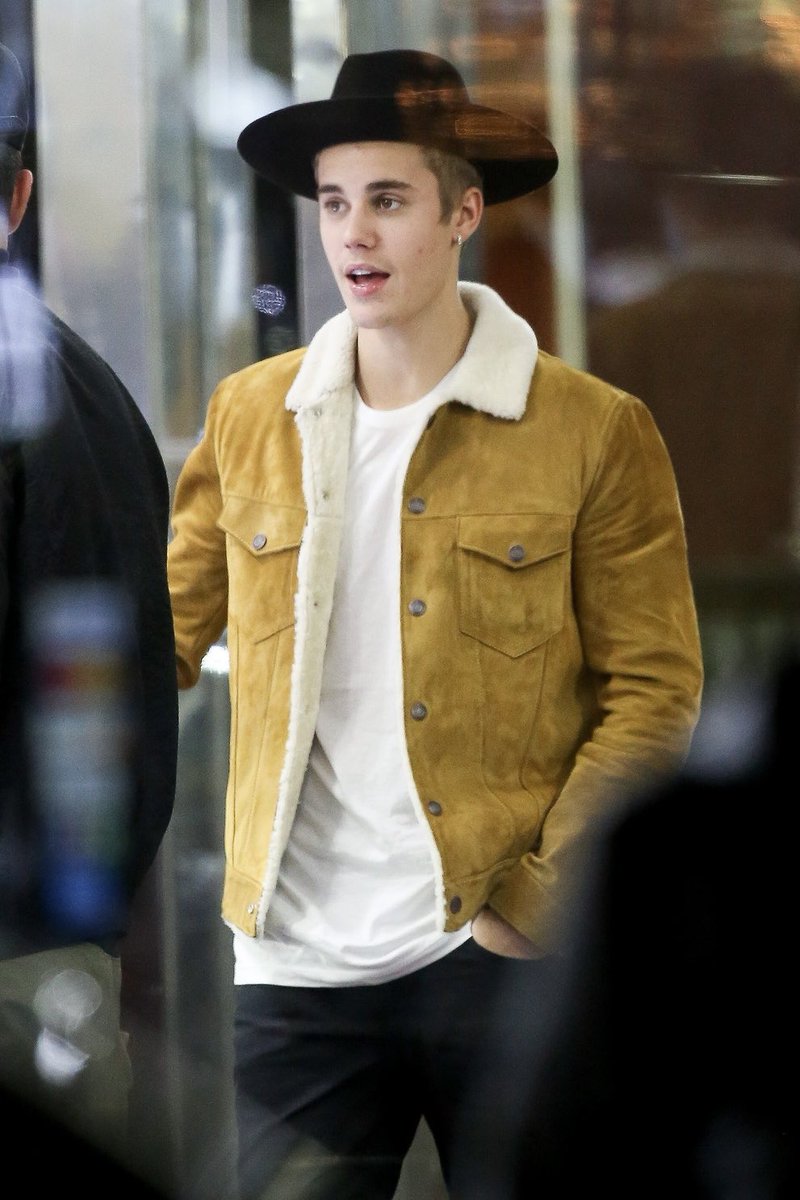 JBIEBERARCHlVE's tweet photo. Justin Bieber at a jewelry store in New York ✰ November 12, 2014 https://t.co/KM3t8rb7Dg