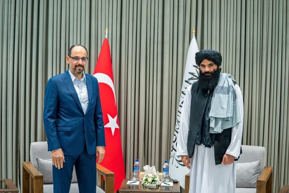 ike55b's tweet photo. د کورنیو چارو وزیر قدرمن خلیفه سراج‌ الدین حقاني د ترکیې د ملي استخباراتو ادارې له رئیس ښاغلي ابراهیم کالن او مل پلاوي سره وکتل.

په دې لیدنه کې دواړو لوریو په ګڼو برخو کې د افغانستان او ترکیې د اړیکو پر پراختیا، په ځانګړې توګه د امنیت، مخدره موادو پر ضد د مبارزې، د دواړو ... https://t.co/JqBxQ6xzys