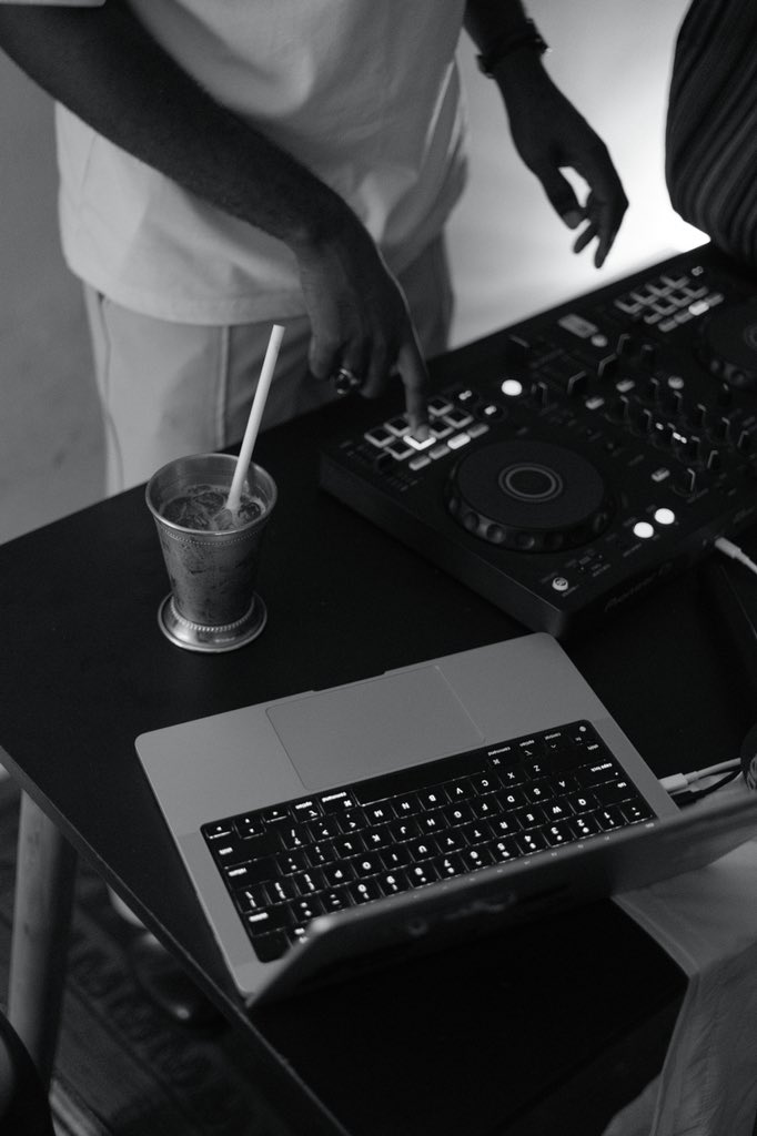 ittyokim's tweet photo. class captain 👨🏽‍✈️ @justspinthedisc 
nothing is cooler than running an album club in lagos for the coolest members of the city with your friends. https://t.co/If58rnOUqt