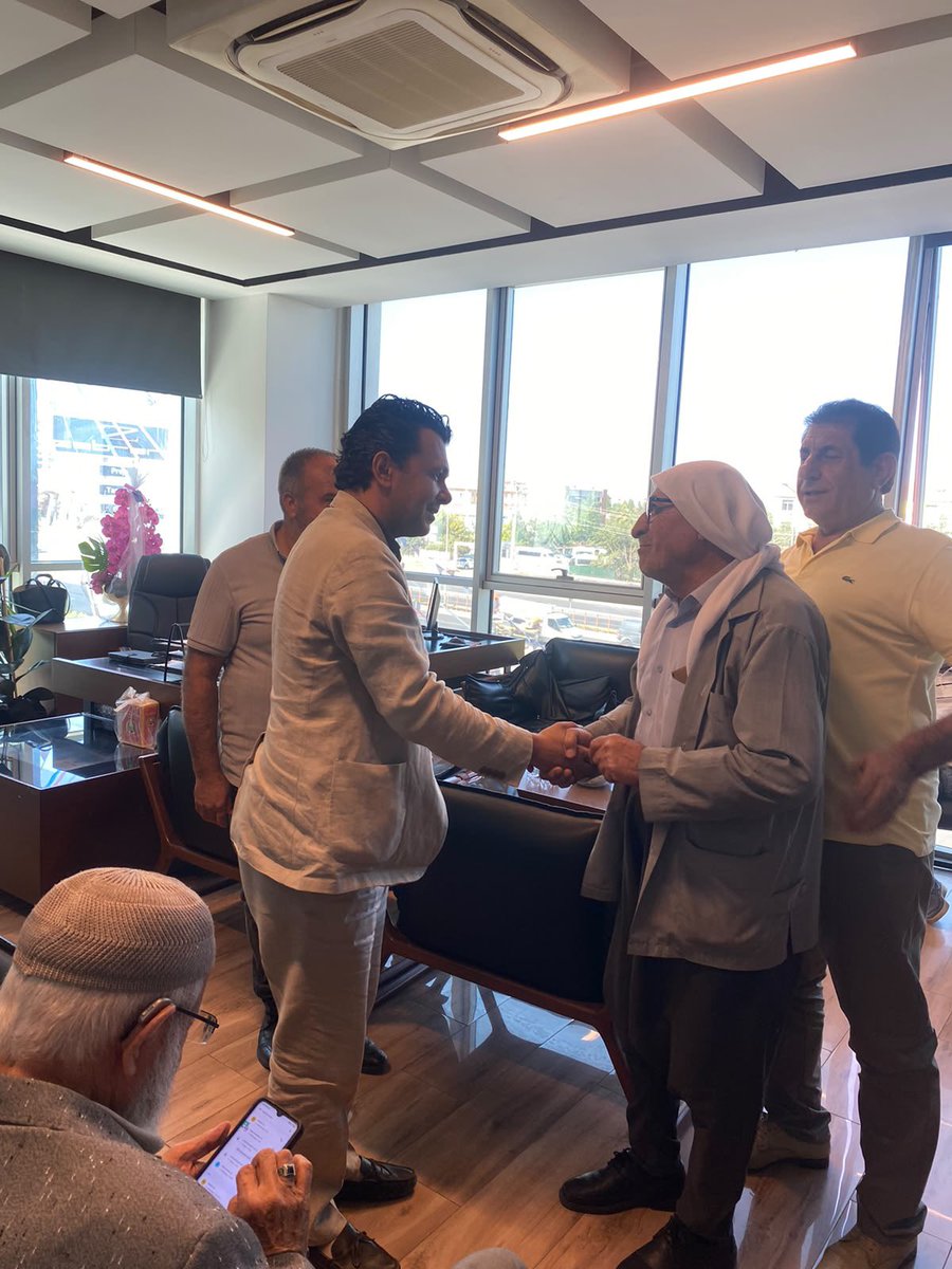 MBeranDilek's tweet photo. 📍 AK Parti Diyarbakır İl Başkanlığı

Halk Günü kapsamında hemşehrilerimizle bir araya gelerek talep, öneri ve beklentilerini dinledik.

Vatandaşlarımızın sesine kulak veriyor, çözüm odaklı anlayışımızla her bir hemşehrimizin yanında olmaya devam ediyoruz.

Gönül gönüle, omuz omuza Diyarbakır’ımız için çalışıyoruz.

@HamitSumer21 
@akpartidbakir